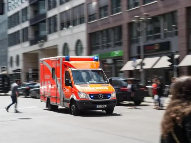 Видео: наезд автомобиля - демонстрация велосипедистов