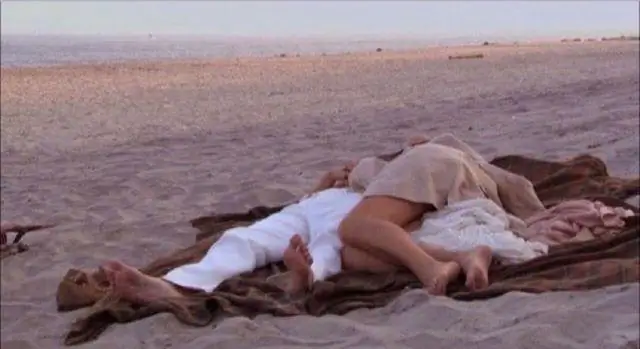 Подростки, занимающиеся серфингом