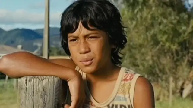 Подросток приземляется в первом кресле-коляске с двойным сальто назад