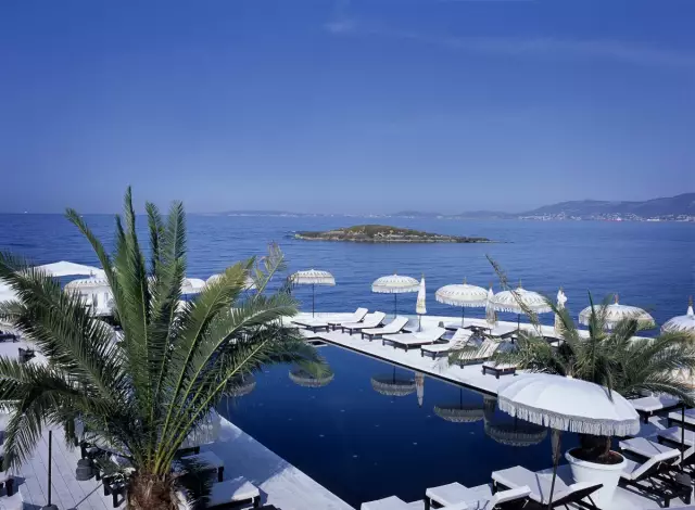 5 самых красивых бассейнов отелей Лазурного берега