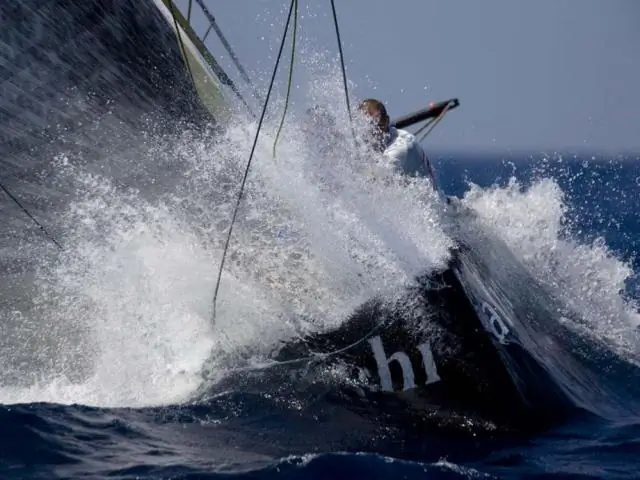Алинги водит Мерседес