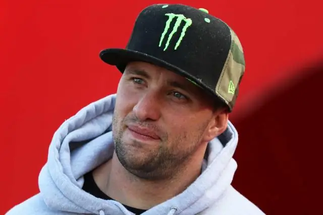 В салоне запрещено кататься на мотоциклах