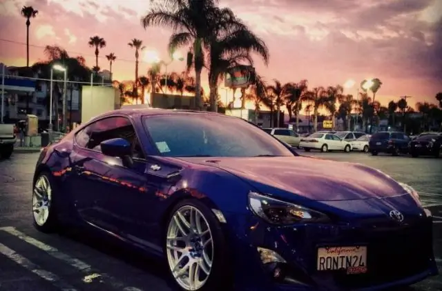 Пристань для яхт BMW в самом центре города