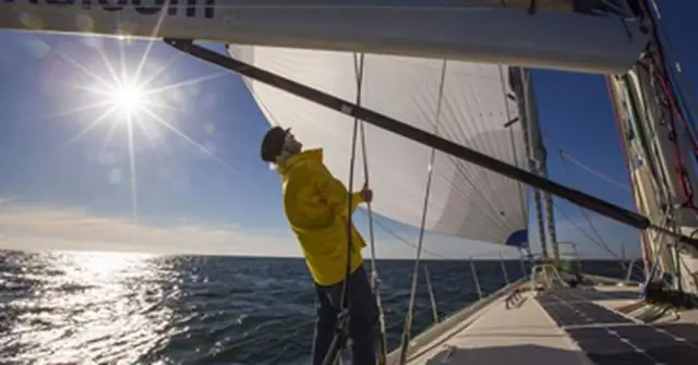 ARC: Брошенная яхта из-за повреждения киля