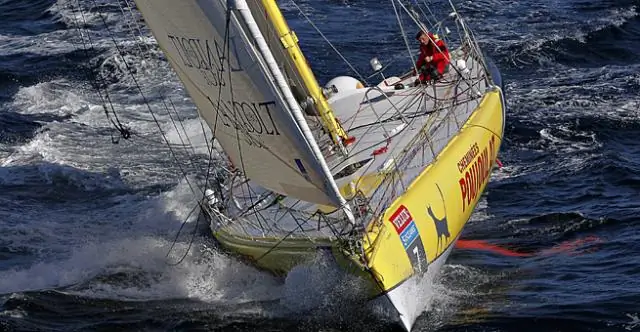 Velux 5 Oceans: Бернард Стамм топлес