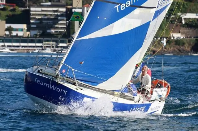 Transat 6.50: Победитель Ив Ле Блевек на финише